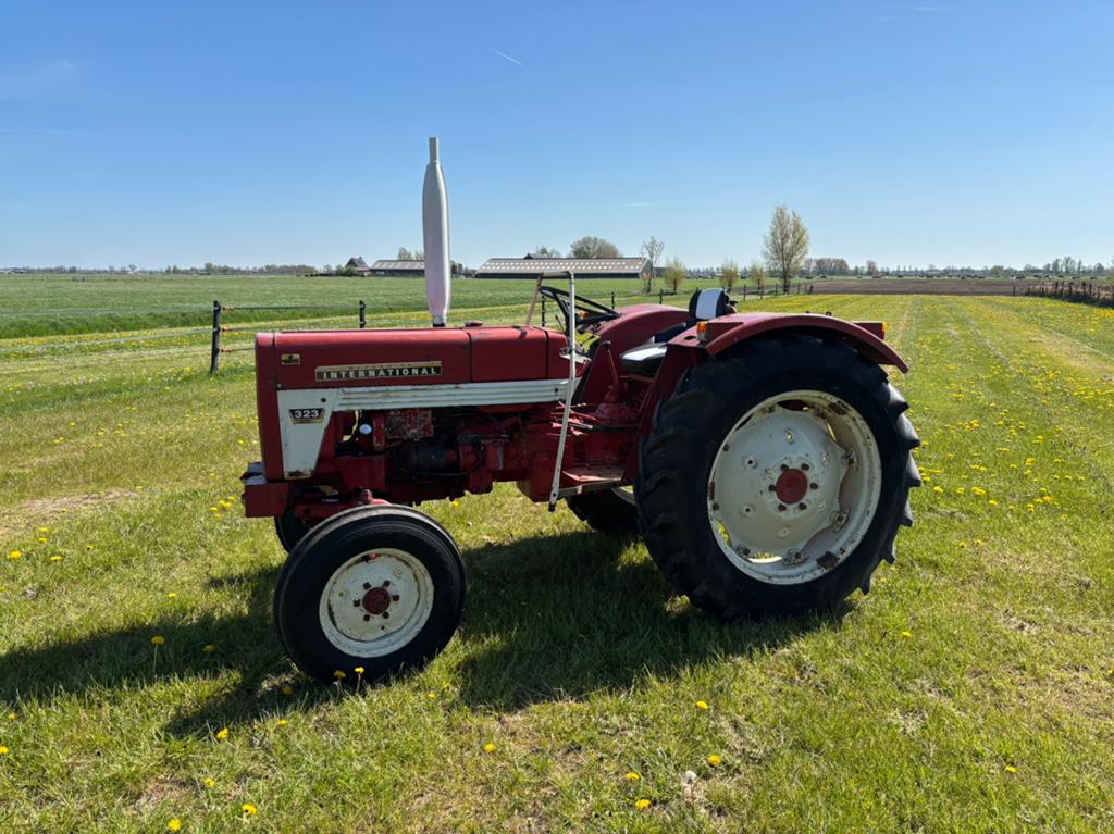 Mc Cormick International 323, Ophalen, Gebruikt, Case IH, Tot 80 Pk