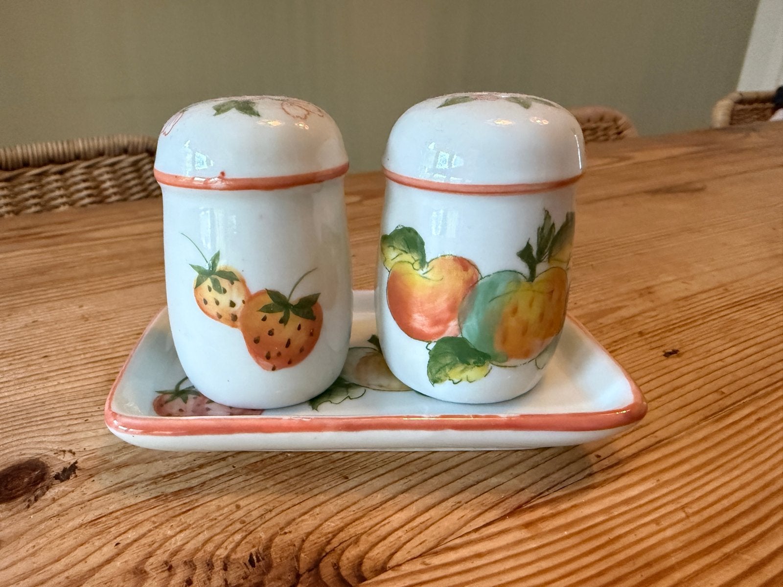 Vintage peper en zout stel met fruitmotief, Overige typen, Ophalen of Verzenden, Zo goed als nieuw, Steen/keramiek