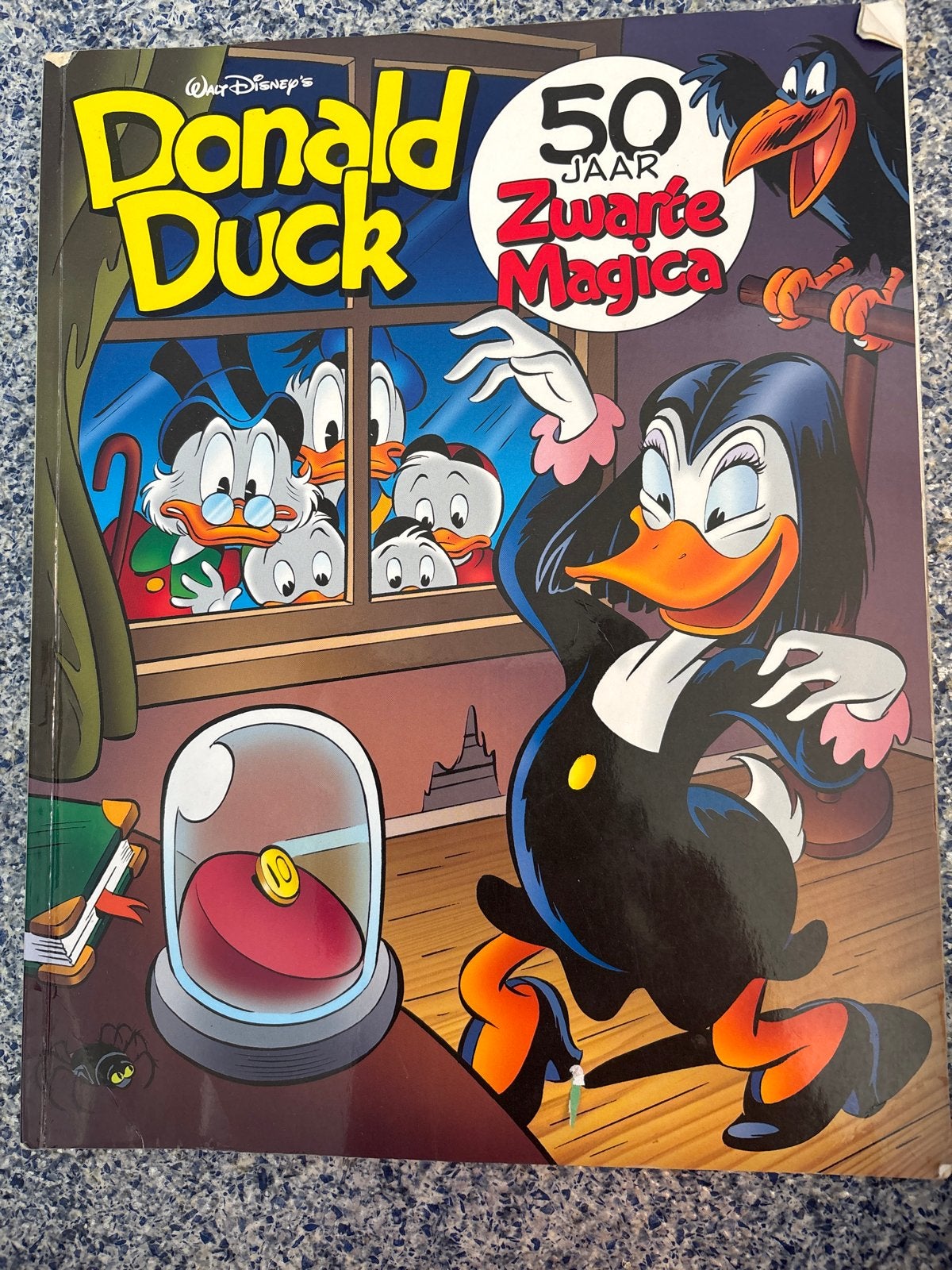 Donald Duck 50 Jaar Zwarte Magica Stripboek, Eén stripboek, Ophalen of Verzenden, Gelezen