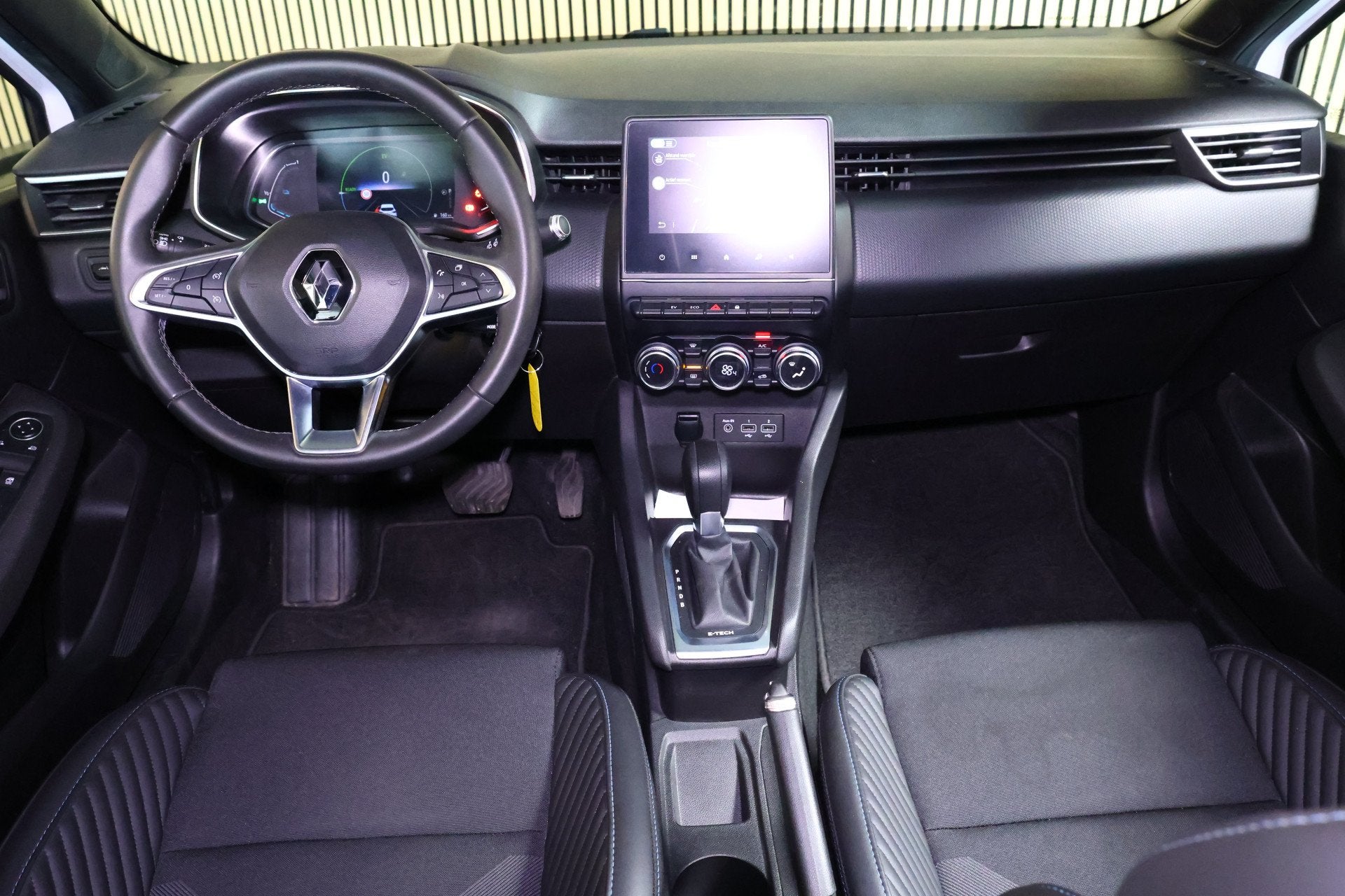 Renault Clio 1.6 E-Tech Hybrid 140 Business Zen AVM NAVI AUT, Auto's, Renault, Gebruikt, 4 cilinders, Leder en Stof, Hybride Elektrisch/Benzine