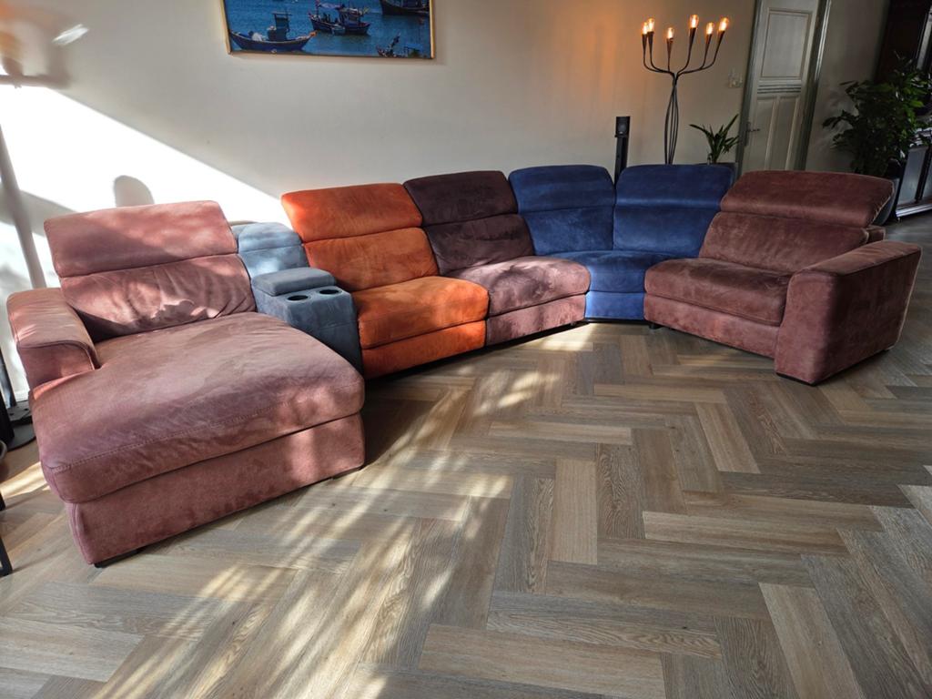 Lekkere luie bank in oranje, bruin, blauw en grijs/groen, Huis en Inrichting, Ophalen, Hoekbank, Relaxt, Zo goed als nieuw