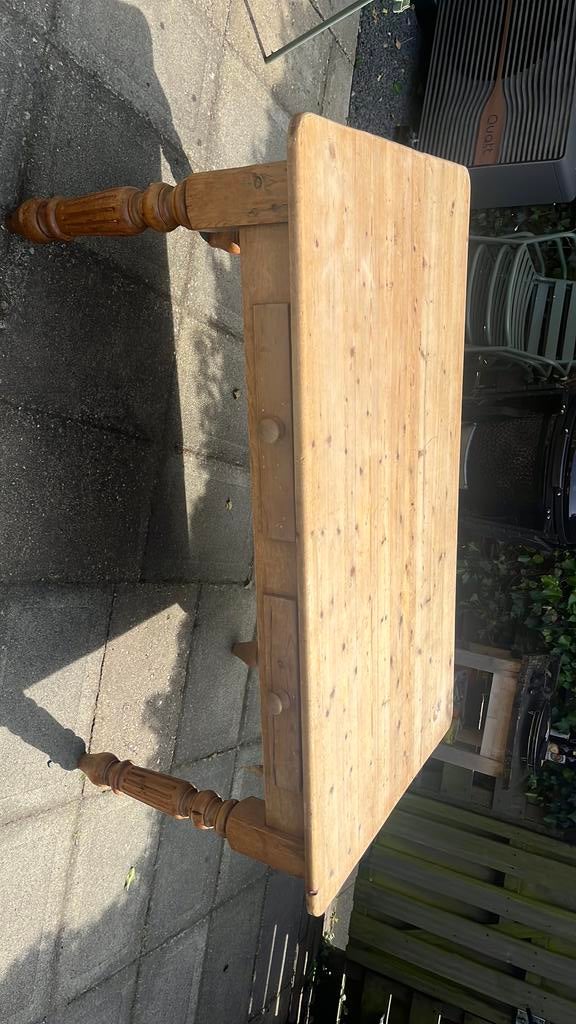 Houten tafel met laadjes - gratis ophalen!, Antiek en Kunst, Antiek | Meubels | Tafels, Ophalen