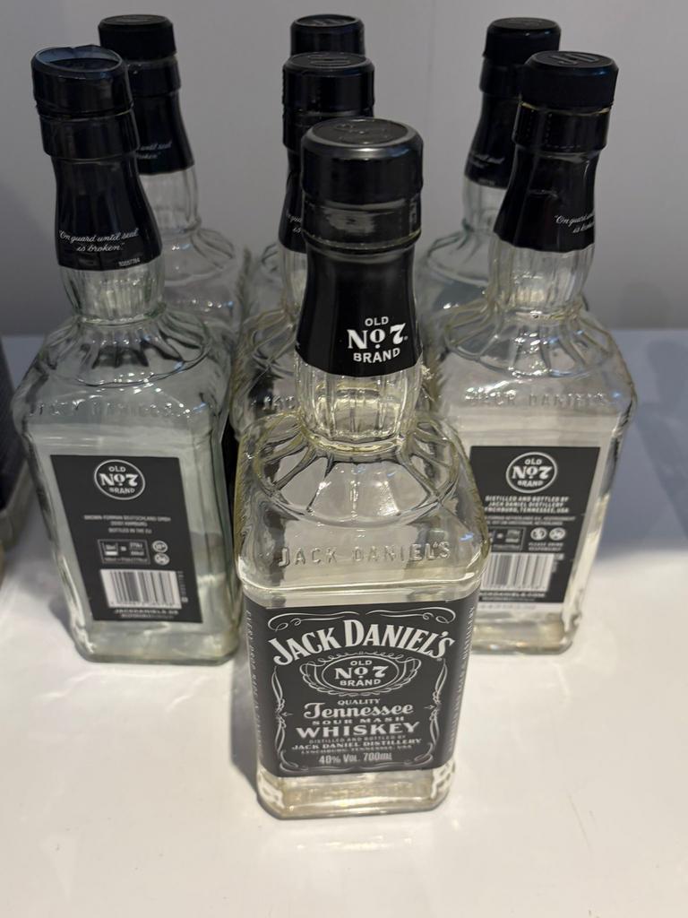 7 lege Jack Daniels flessen - decoratie/hobby, Ophalen, Gebruikt