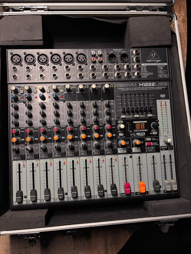Behringer Xenyx X1222USB Mixer iclusief Flightcase, Muziek en Instrumenten, Mengpanelen, Ophalen, Gebruikt, 10 tot 20 kanalen