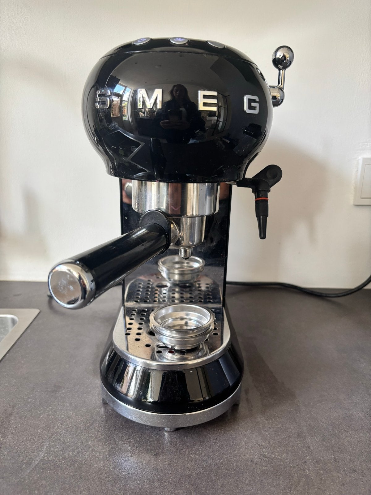 Smeg Espressomachine - Zwart, Zo goed als nieuw, Witgoed en Apparatuur, Ophalen, Afneembaar waterreservoir, Espresso apparaat