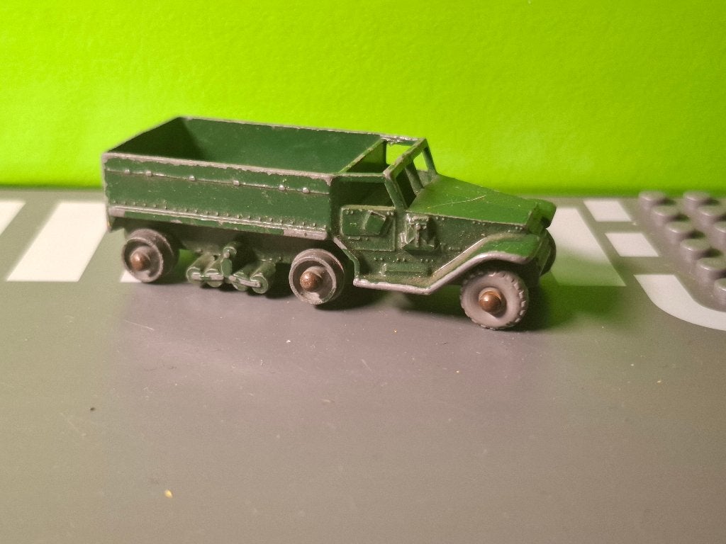 Matchbox 49 - M3 Army Personnel Carrier [groen] 1/100, Ophalen of Verzenden, Gebruikt, Bus of Vrachtwagen