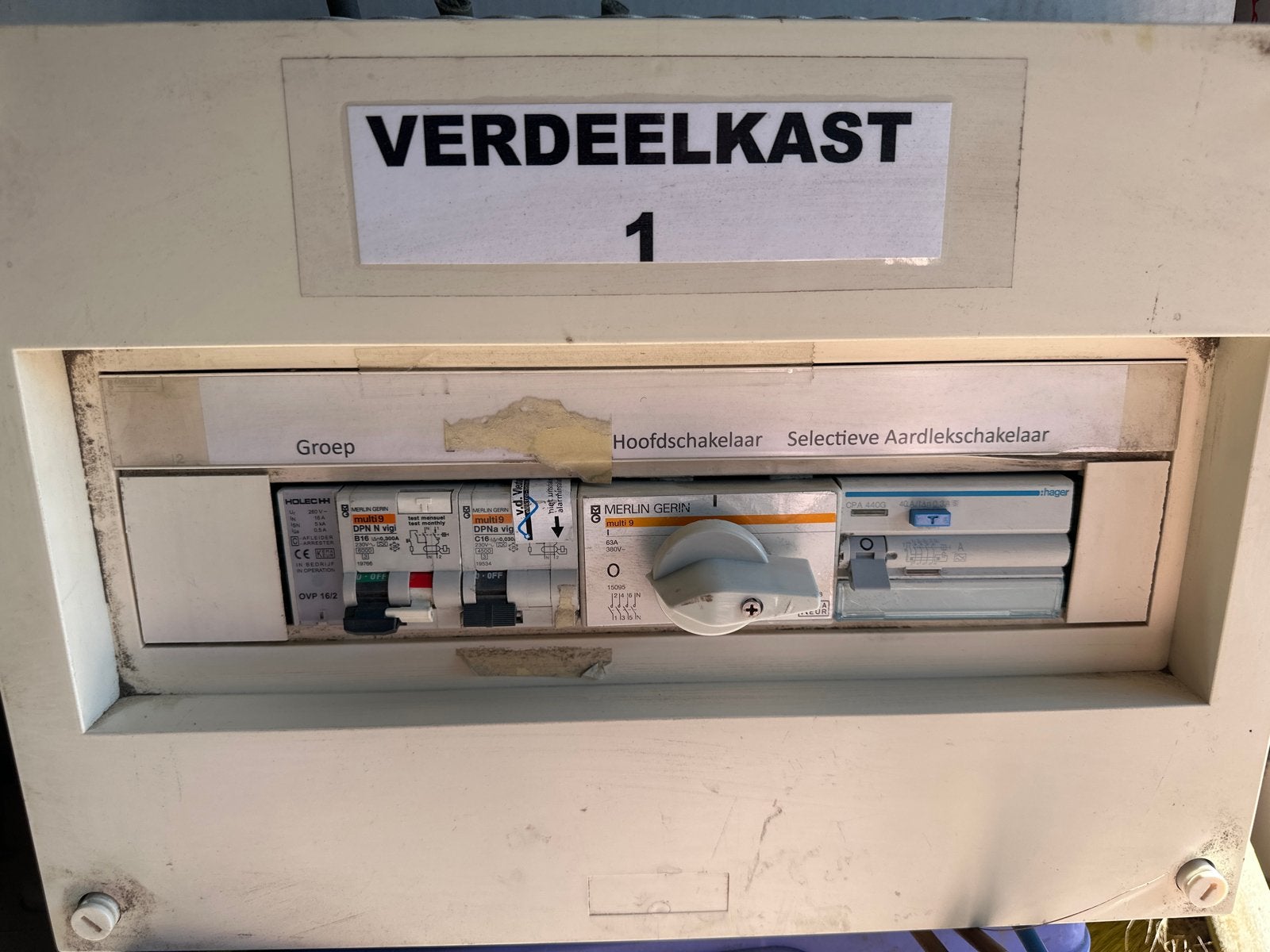 Verdeel-/groepenkast met aardlekschakelaar en automaten, Ophalen, Gebruikt, Schneider Electric, Groepenkast