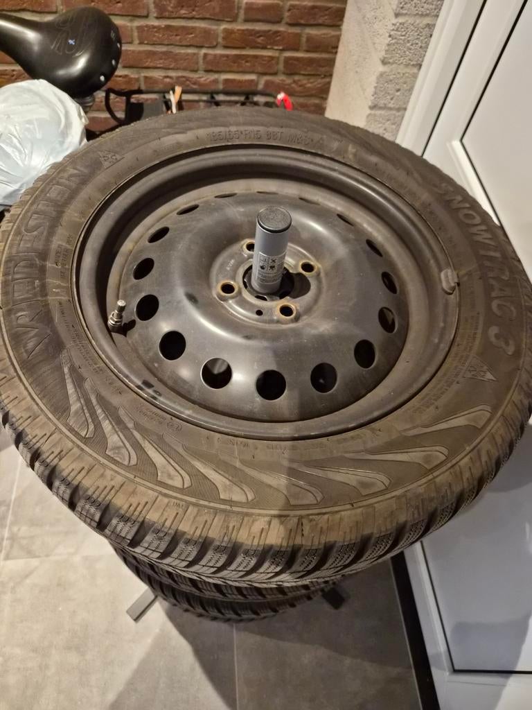Vredestein Winterbanden op stalen velgen, Ophalen, 15 inch, Banden en Velgen, Nieuw