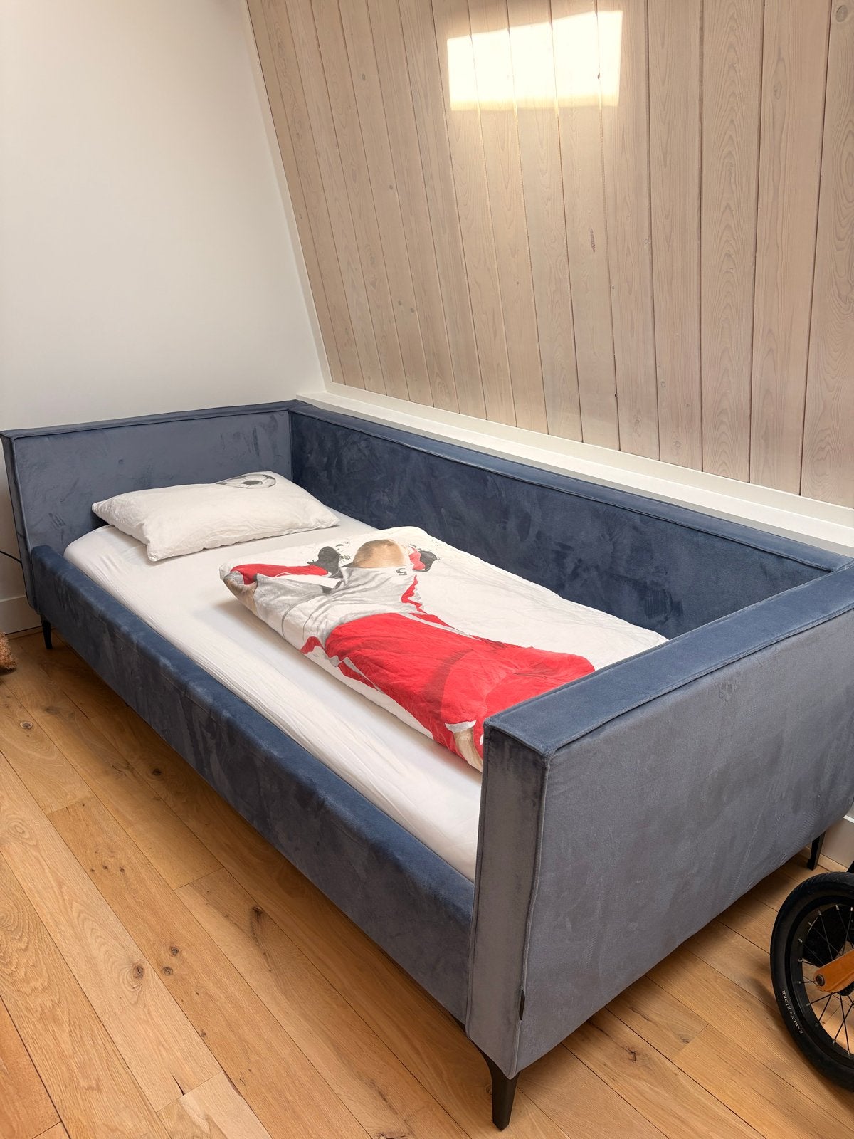 Kidsmill bed met matras, deken, dekbedovertrek en kussen, Gebruikt, Ophalen of Verzenden, 100 cm of meer, Matras