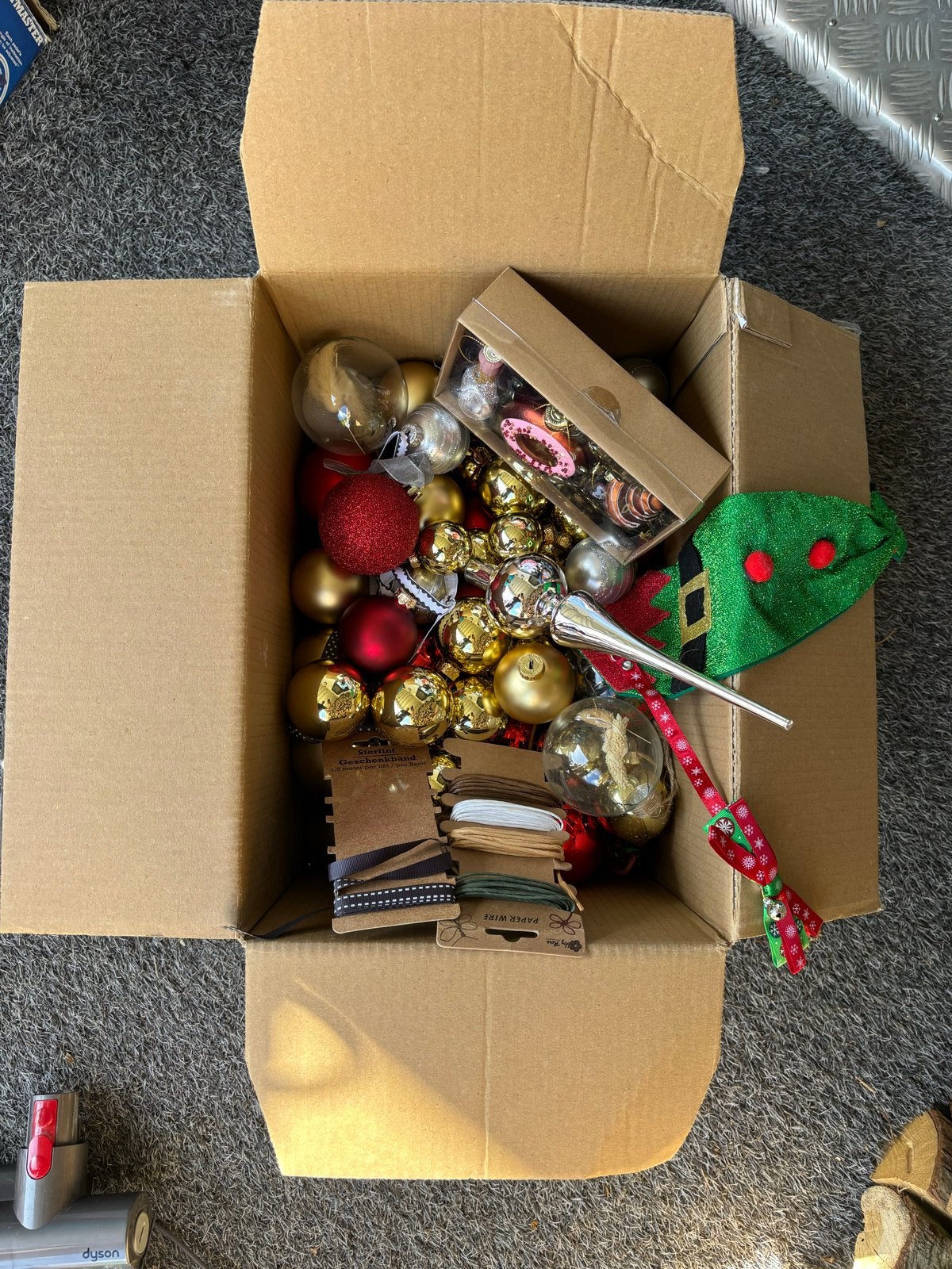 Doos met kerstballen en accessoires, Ophalen of Verzenden, Gebruikt