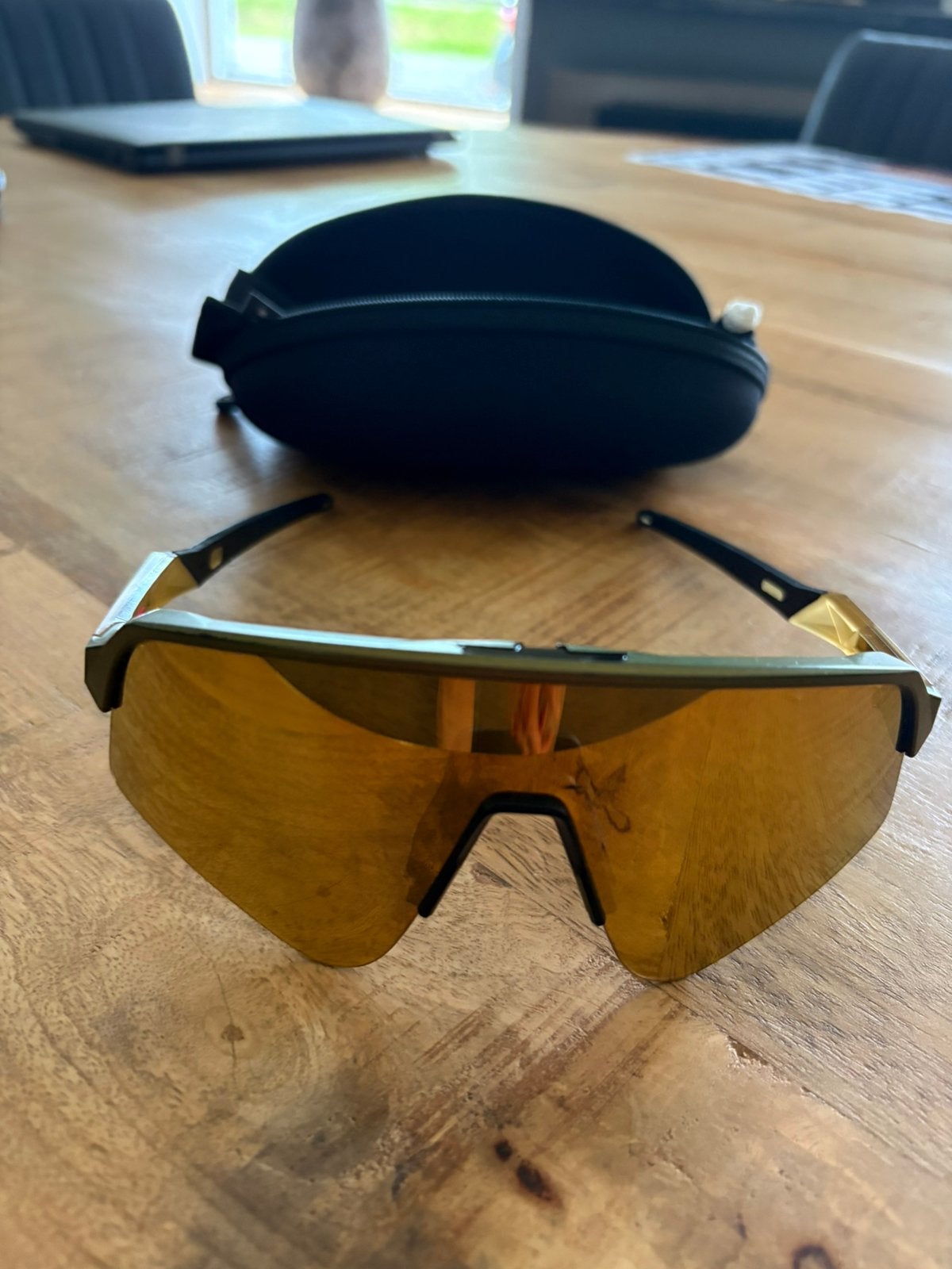 OAKLEY SUTRO LITE SWEEP SPORT ZONNEBRIL PRIZM 24K LENS GOUD, Ophalen of Verzenden, Gebruikt, Kleding