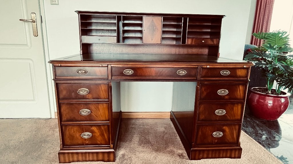 Bureau Heldense Exclusive Furniture, Ophalen, Zo goed als nieuw