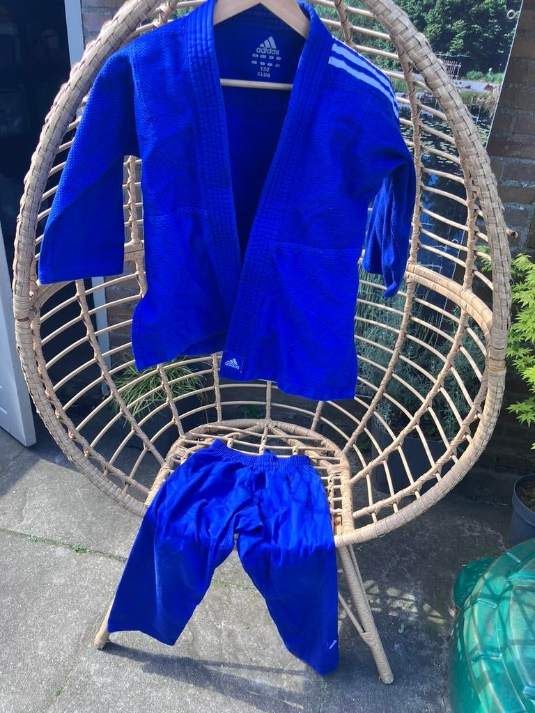 Adidas judopak maat 130, Ophalen of Verzenden, Zo goed als nieuw