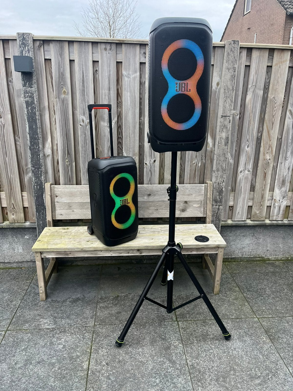 Foto 2 van Te Huur JBL Partyboxen 320