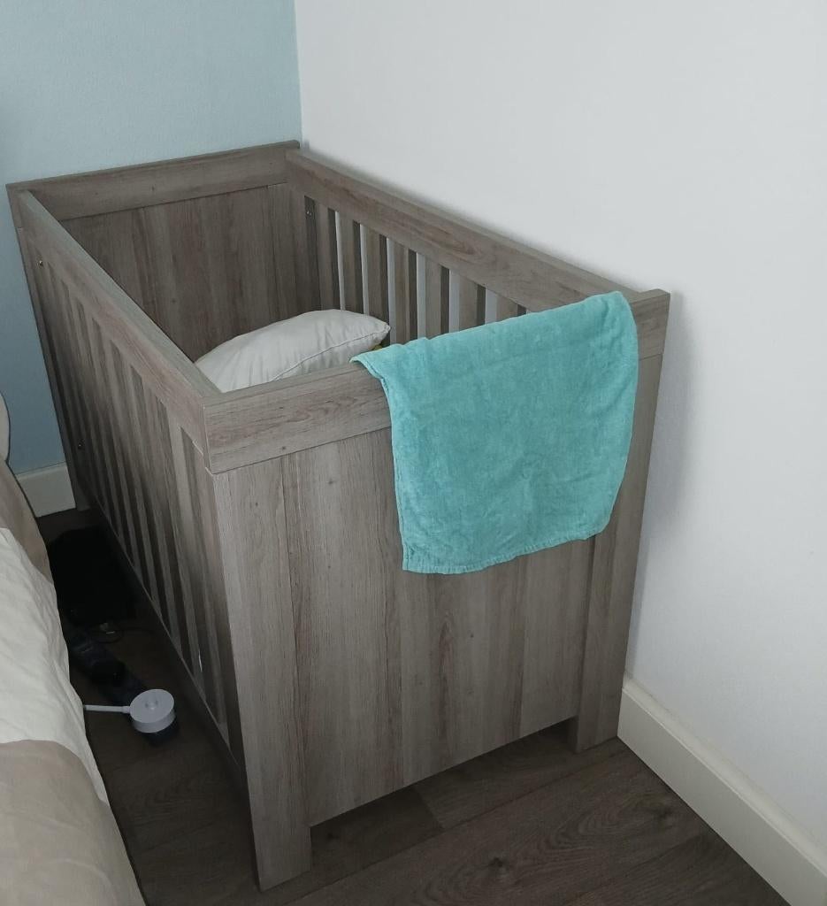 KOOPJE complete baby kamer TWF licht grijs eiken motief, Kinderen en Baby's, Kinderkamer | Complete kinderkamers, Ophalen, Gebruikt