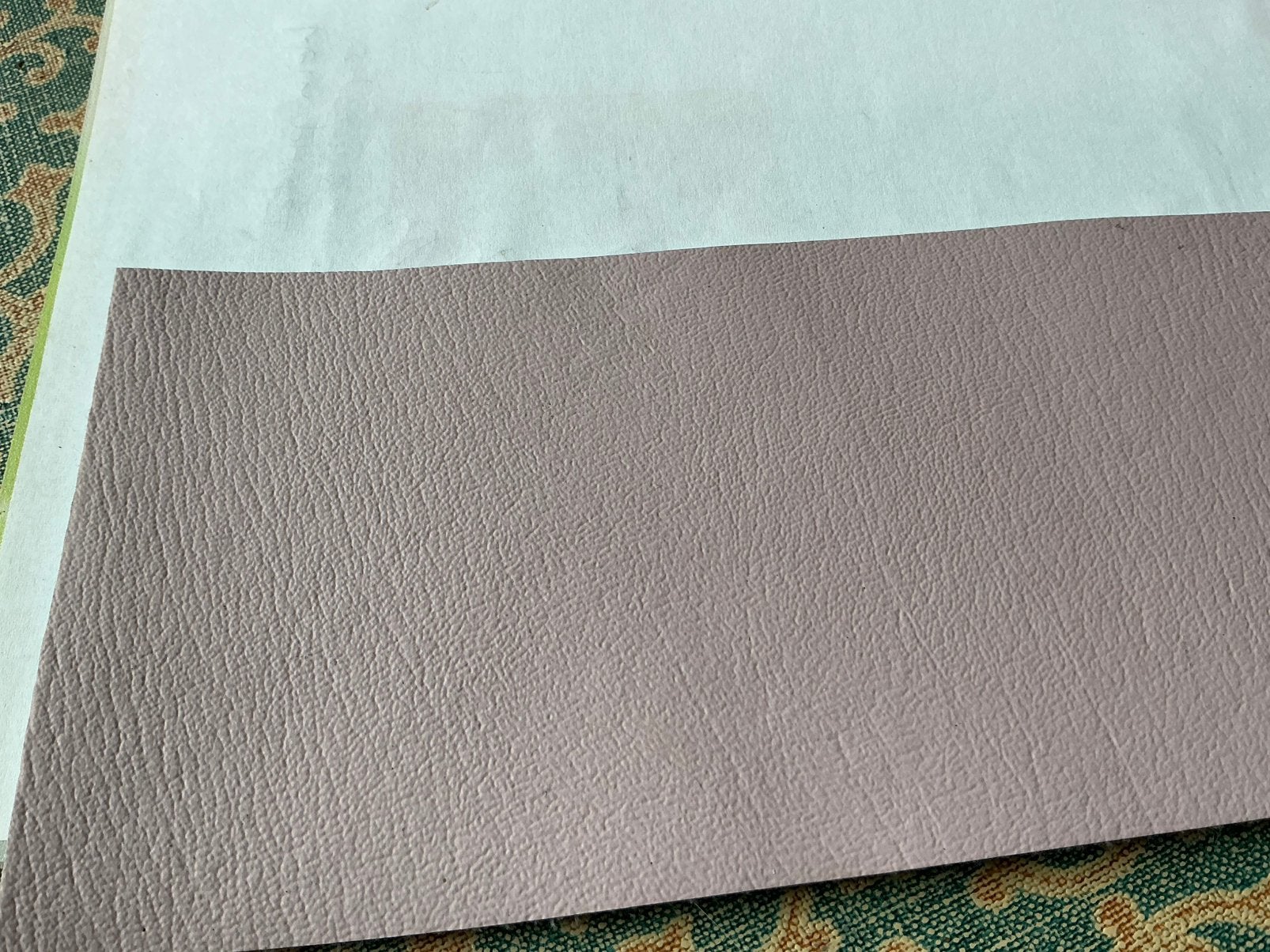 Skai lila nieuw op rol 1 meter 40 breed € 7,00 per meter, Hobby en Vrije tijd, Overige kleuren, 120 cm of meer, Leer of Kunstleer