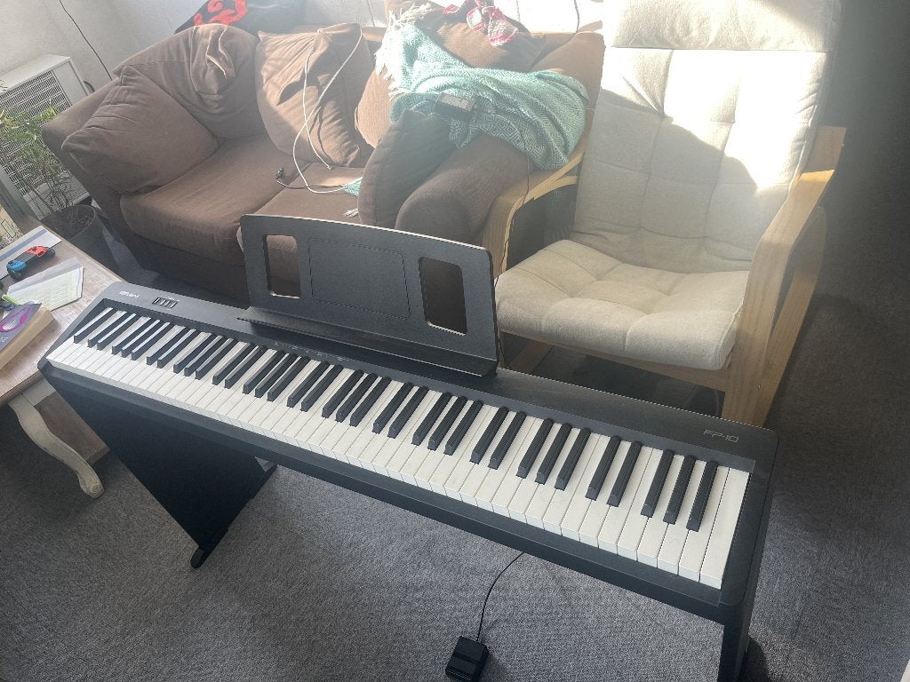 Roland FP-10 Digitale Piano + Officiële Standaard (Garantie), Ophalen, Zwart, Digitaal, Zo goed als nieuw