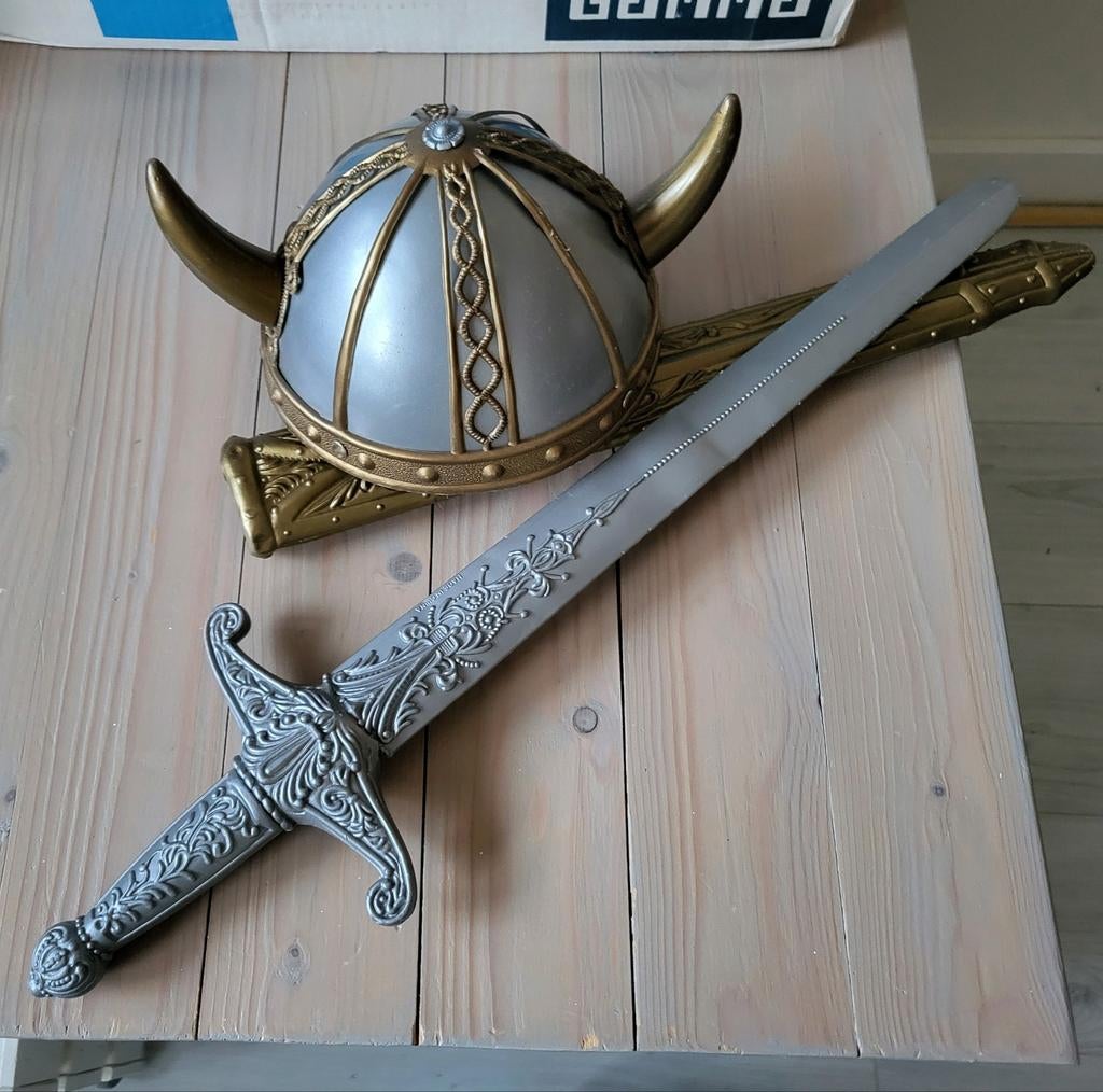 Viking helm en zwaard, Ophalen, Gebruikt