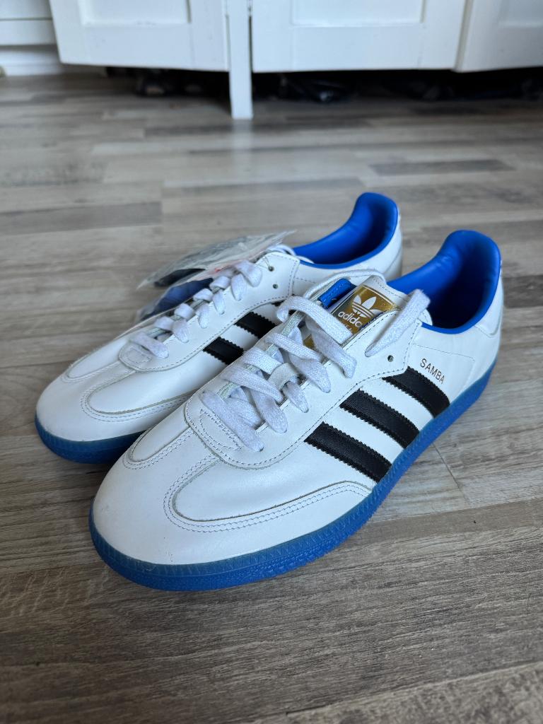 Adidas Samba – SAMPLE pair – EU 42 2/3 – nieuw, Verzenden, Wit, Nieuw, Sneakers of Gympen