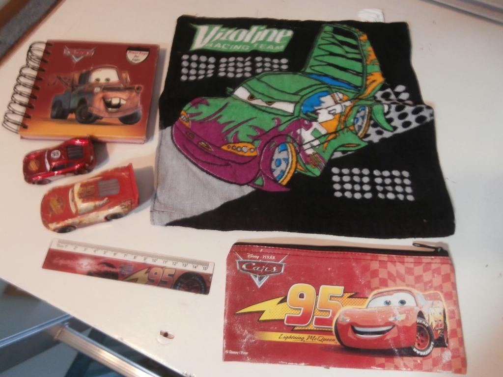 Disney Cars auto boek Lightning MC Queen liniaal handdoek, Ophalen of Verzenden, Overige figuren, Zo goed als nieuw, Papier, Kaart of Schrift