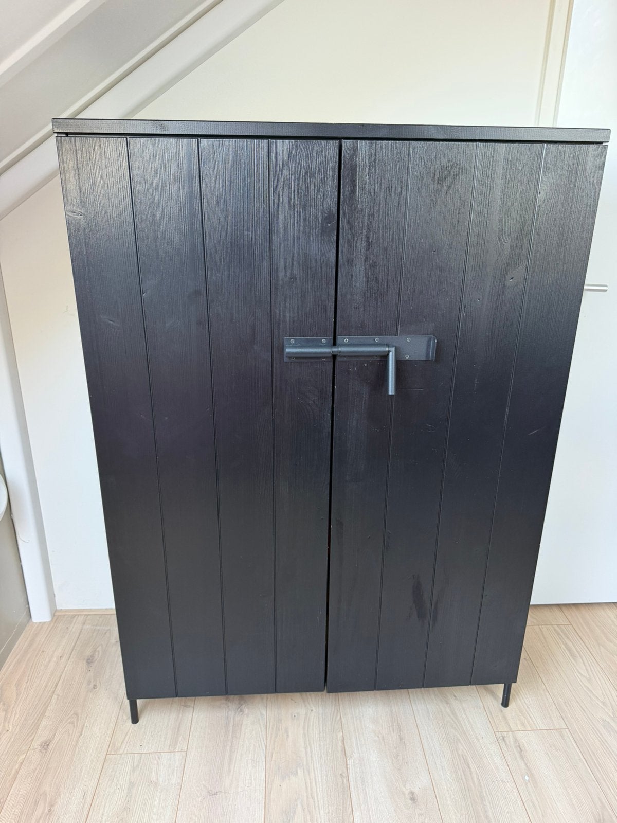 Te koop: Zwarte kast met legplanken, Ophalen, Gebruikt
