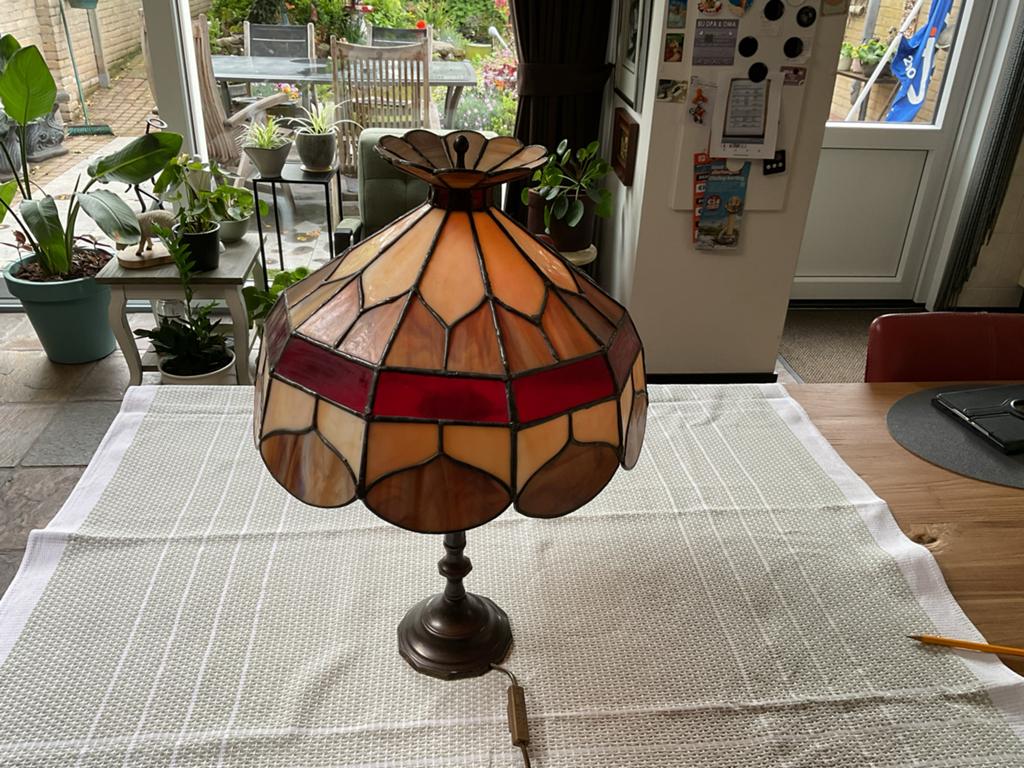 Tiffany Stijl Tafellamp met Zware Messing Voet - 50cm Hoog, Ophalen of Verzenden