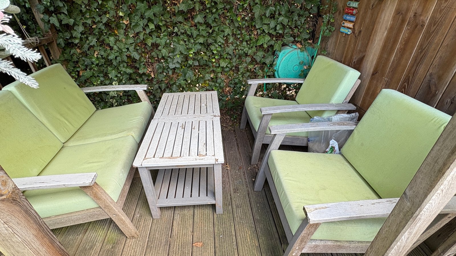 Houten loungeset met kussens - 2 stoelen en bank, Ophalen, 4 zitplaatsen, Gebruikt, Loungeset