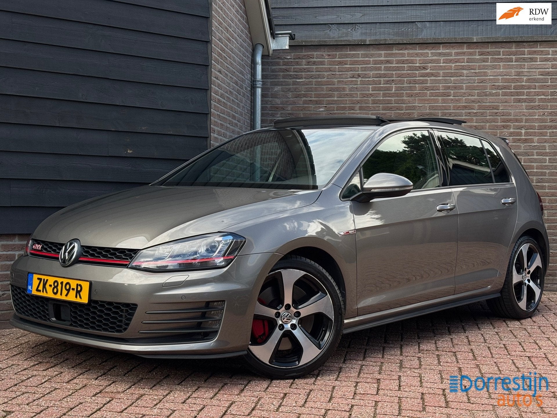 Volkswagen Golf 2.0 TSI GTI Performance | 230pk | Panorama |, Auto's, Stof, Gebruikt, 4 cilinders, 1984 cc