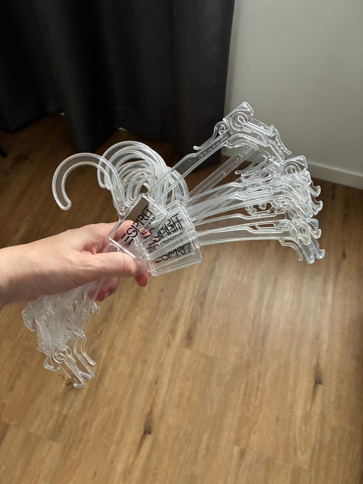 10 gratis kledinghangers, Ophalen, Zo goed als nieuw, Kunststof
