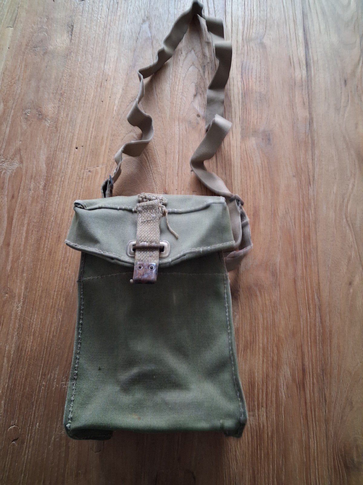 Engelse gasmasker tas 1944 - Nette gebruikte toestand, Verzamelen, Militaria | Tweede Wereldoorlog, Overige typen, Engeland, Verzenden