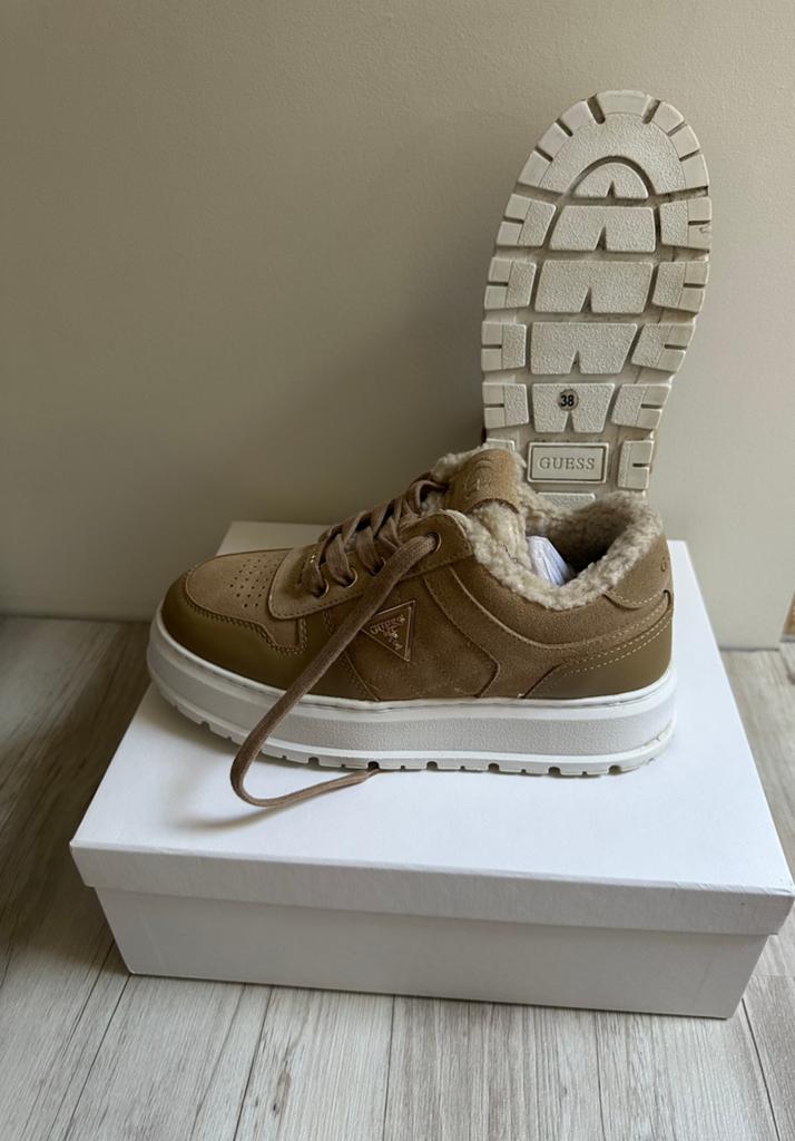 Guess dames sneakers mt 38 1x gedragen, Beige, Nieuw, Ophalen of Verzenden, Sneakers of Gympen