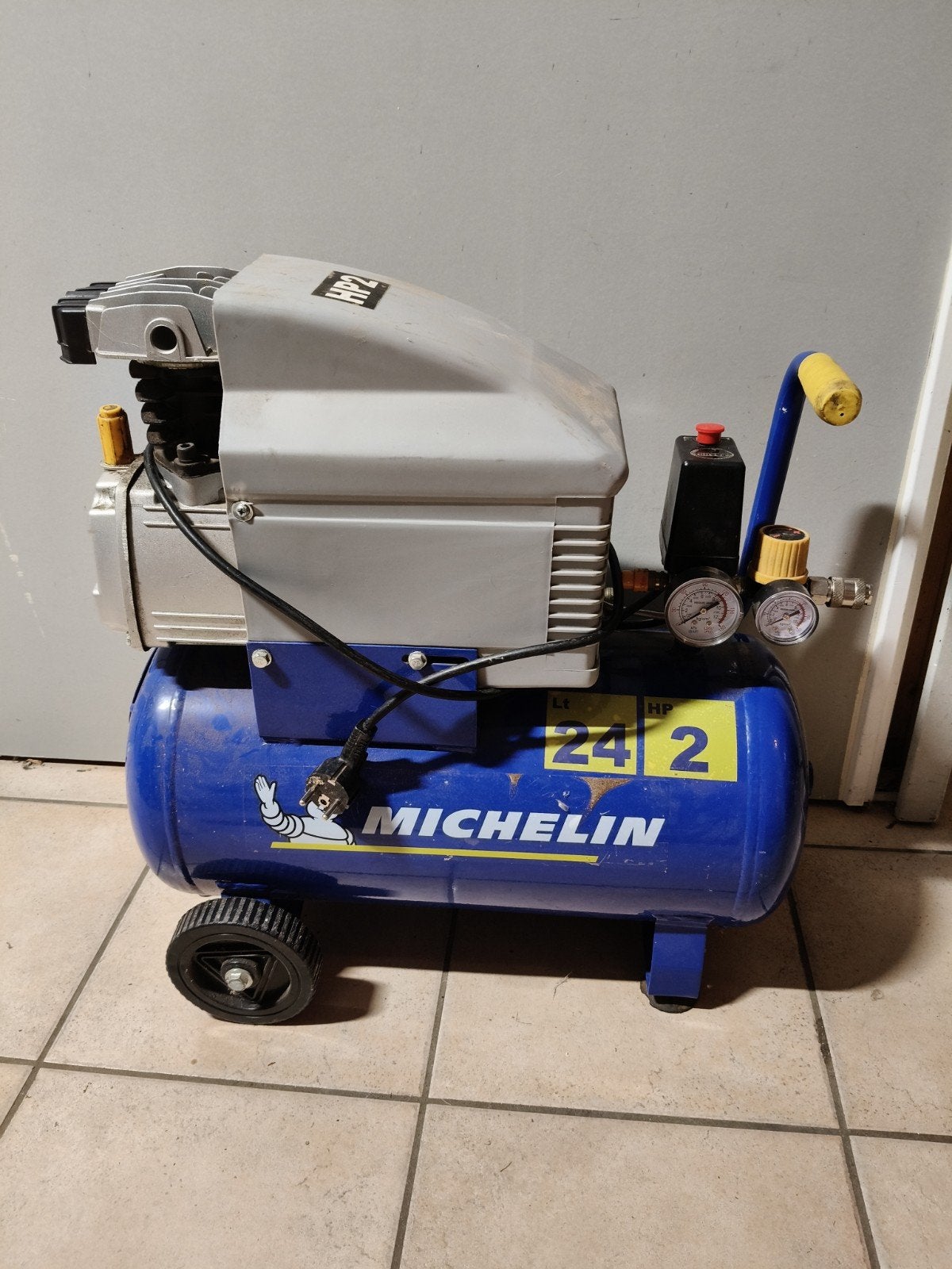Michelin Compressor 24L - Zo goed als nieuw, Ophalen, 6 tot 10 bar, Zo goed als nieuw, 25 tot 100 liter