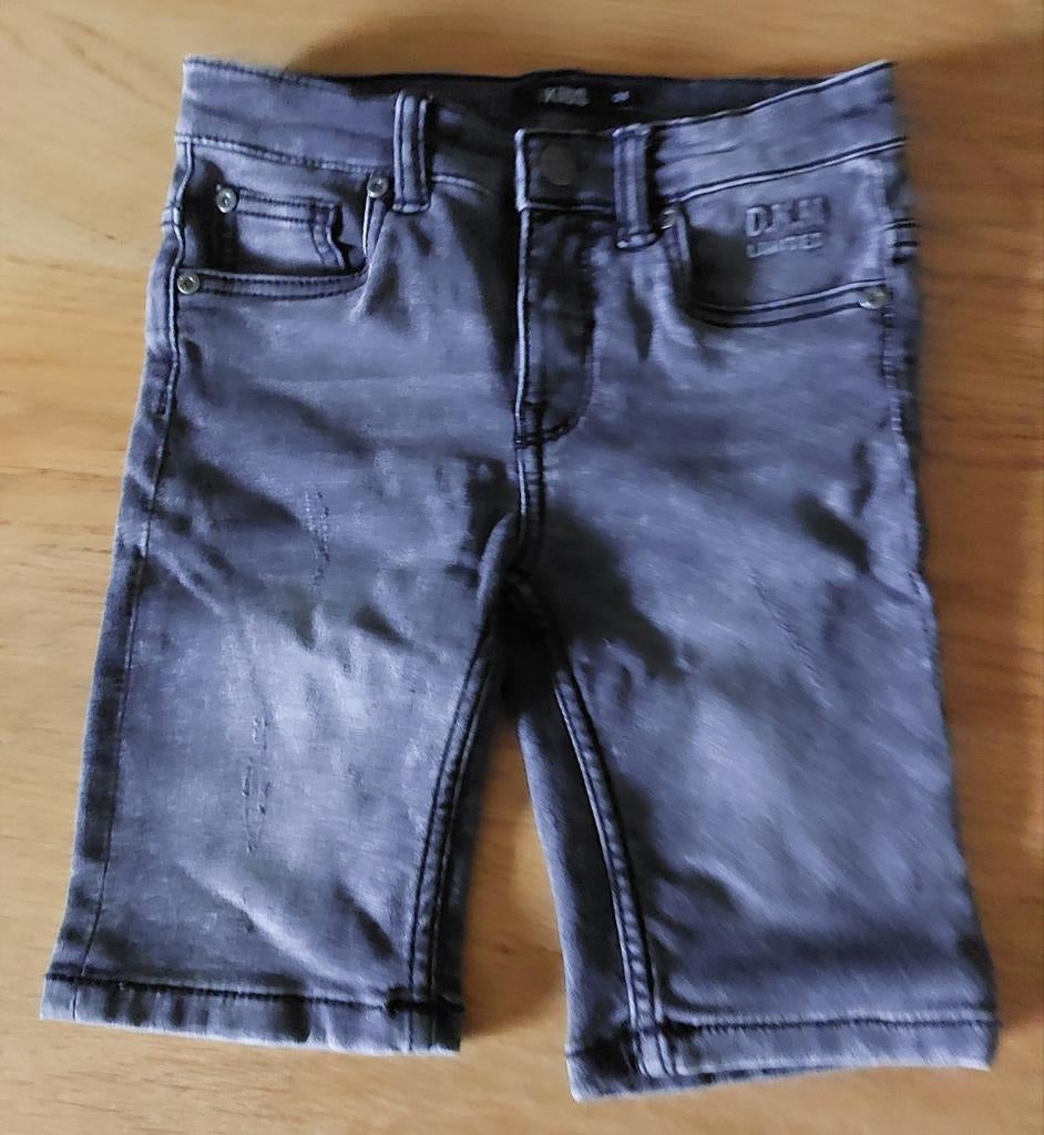 Grijze korte broek van Europe Kids  - Maat 128, Europe Kids, Zo goed als nieuw, Jongen, Ophalen