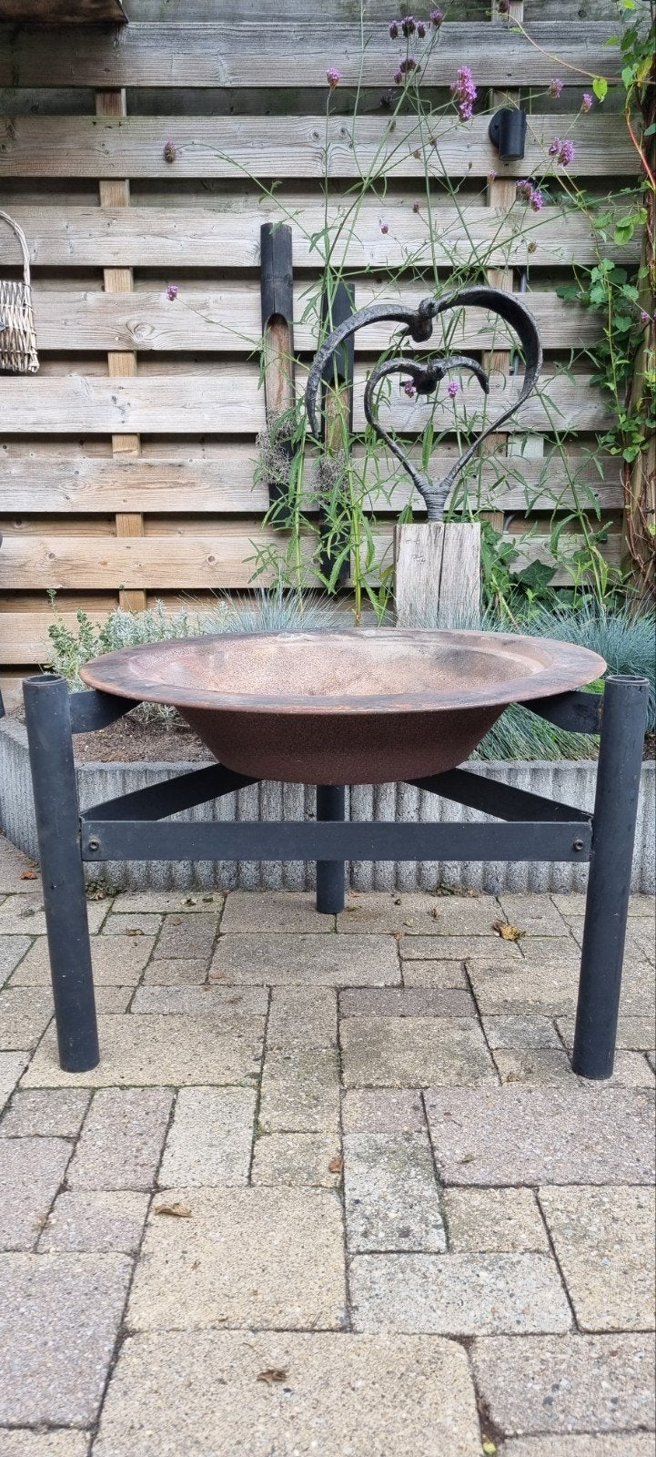 Vuurschaal + onderstel en afneembaar BBQ rooster, Ophalen, Gebruikt, Rond, Metaal