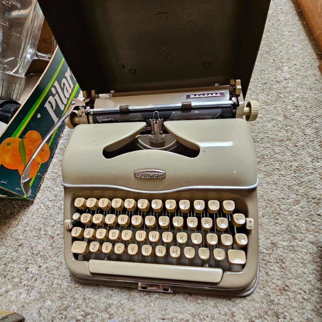 Vintage typemachine Triumph, Ophalen