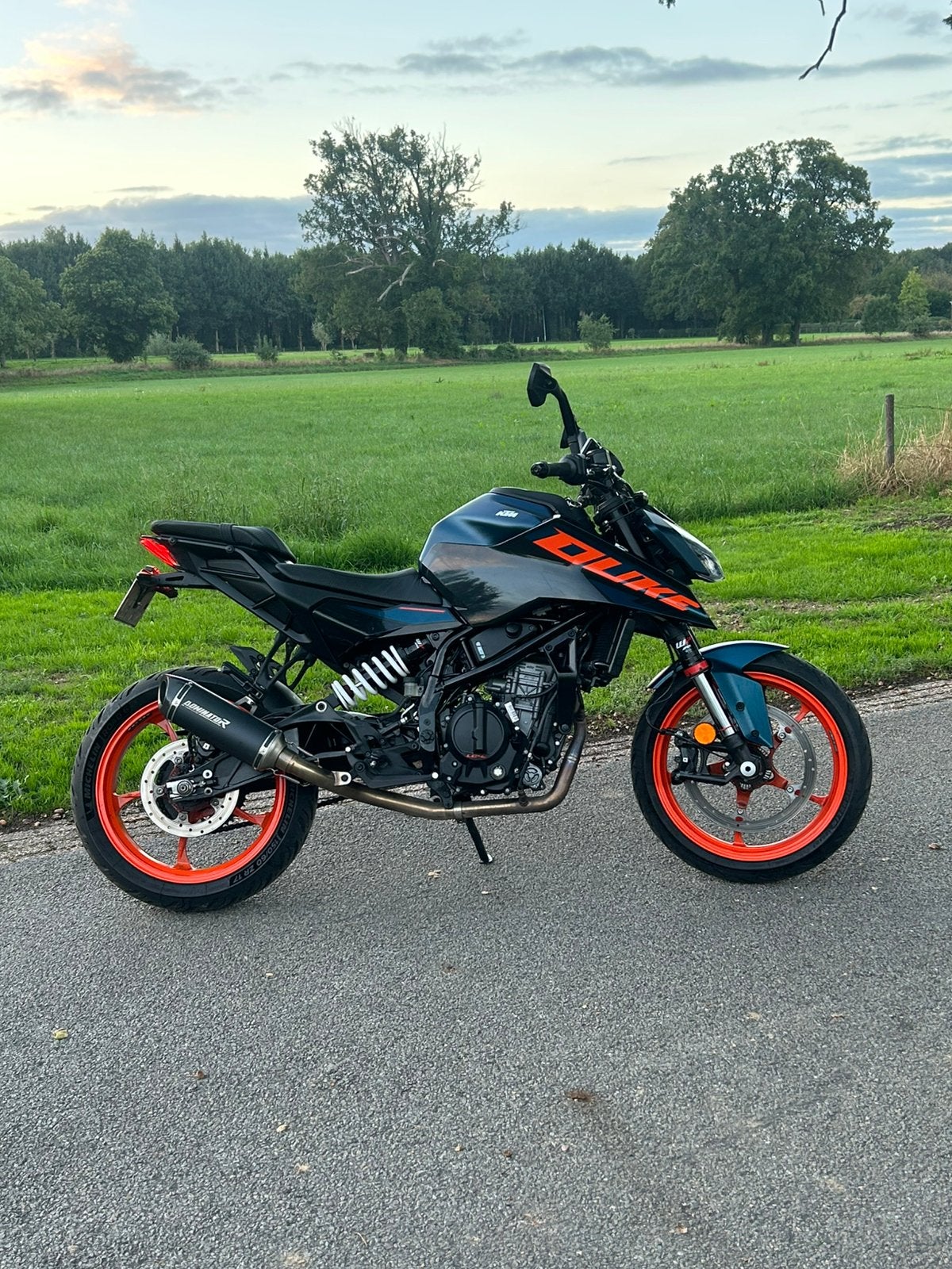 Ktm duke 125 2025, Motoren, 125 cc, 11 kW of minder, Handgeschakeld, 1 cilinder