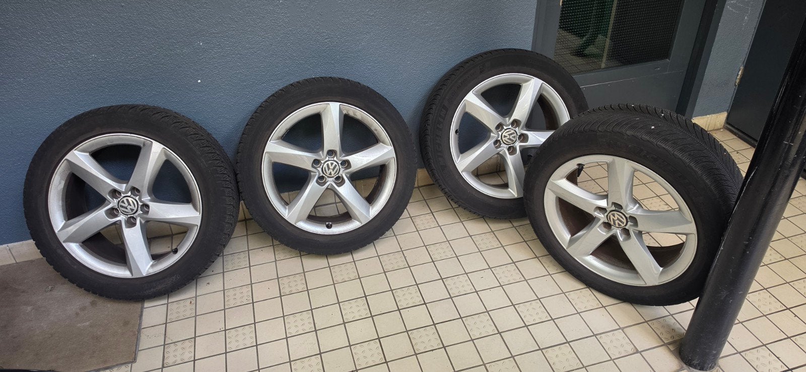 VW Tiguan Allspace 19 inch velgen met winterbanden, Auto-onderdelen, Banden en Velgen, Gebruikt, Banden en Velgen, Winterbanden