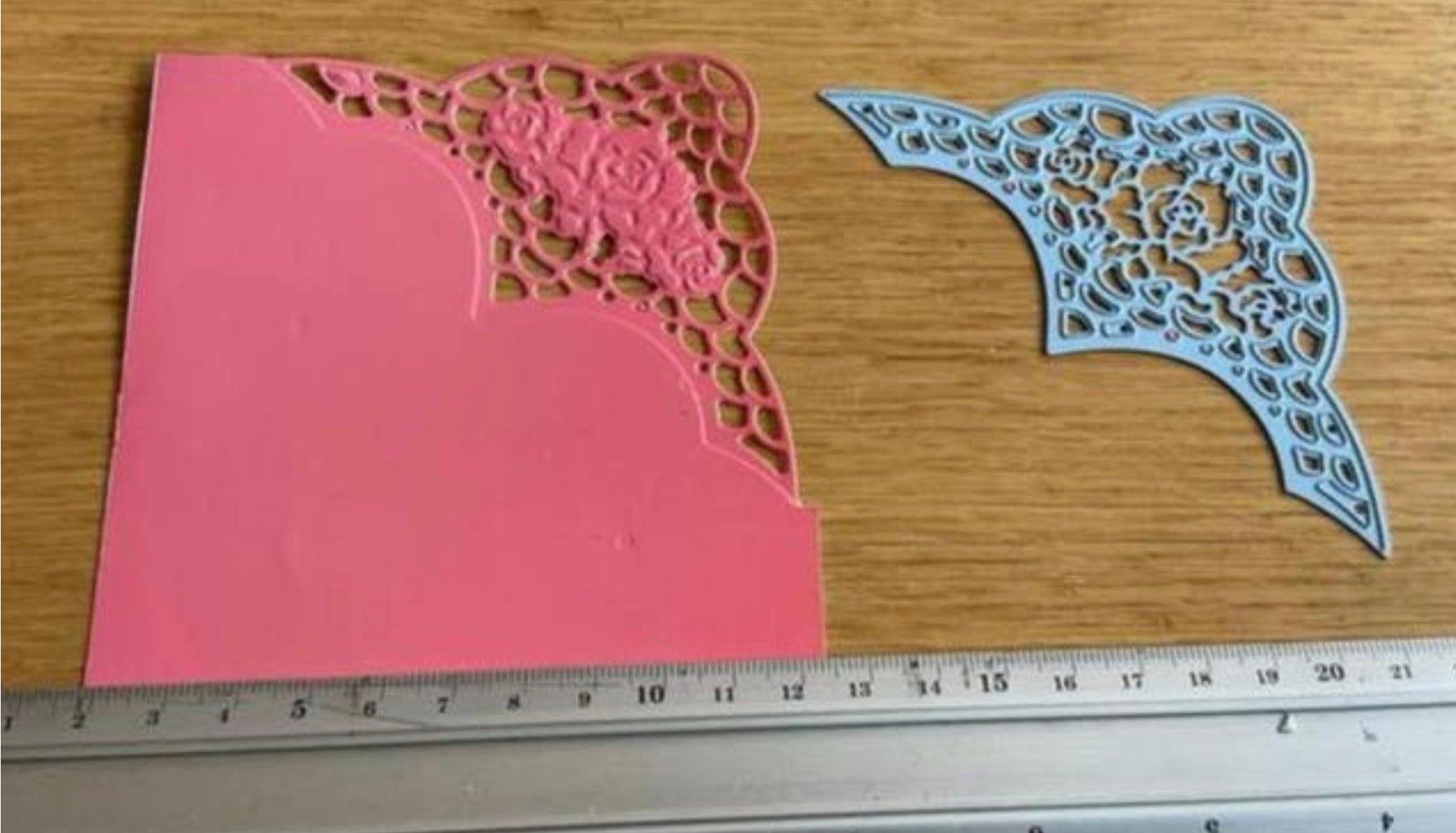 Snijmal hoek van Marianne design 1477, Hobby en Vrije tijd, Ophalen of Verzenden, Zo goed als nieuw, Overige thema's, Pons of Mal