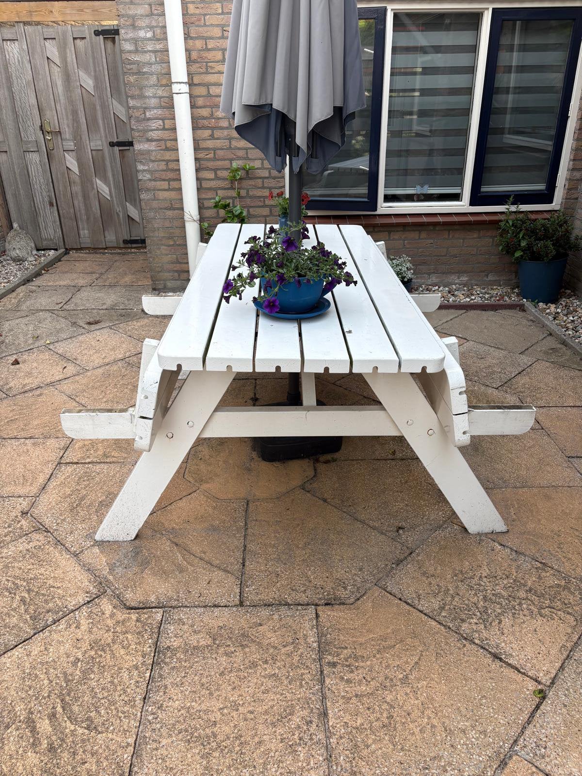 Grote witte picknicktafel evt. met parasol, Ophalen, Zo goed als nieuw, Rechthoekig, Hout