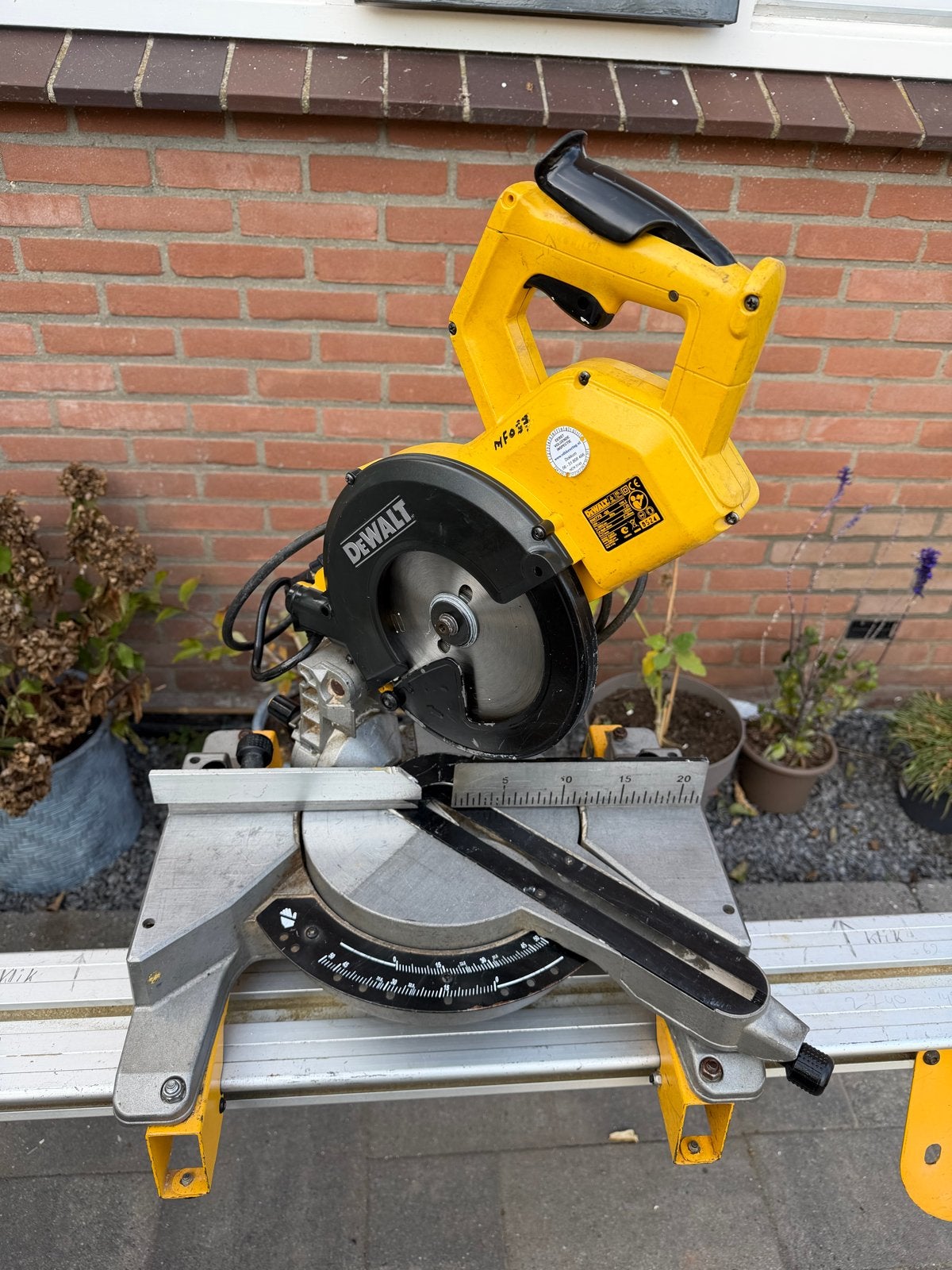 DeWALT DWS770 Afkortzaag
