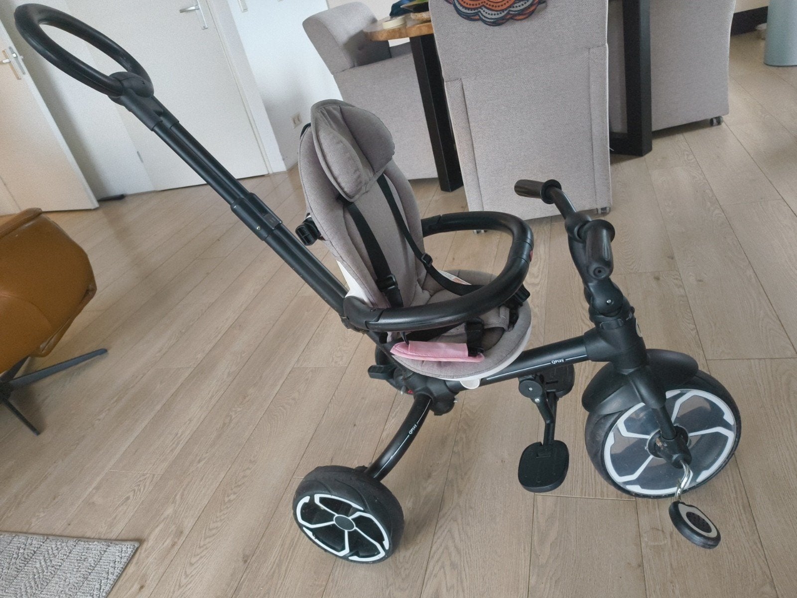 Kinderdriewieler met duwstang en verstelbare zitting, Fietsen en Brommers, Ophalen, Duwstang, Zo goed als nieuw, Onbekend