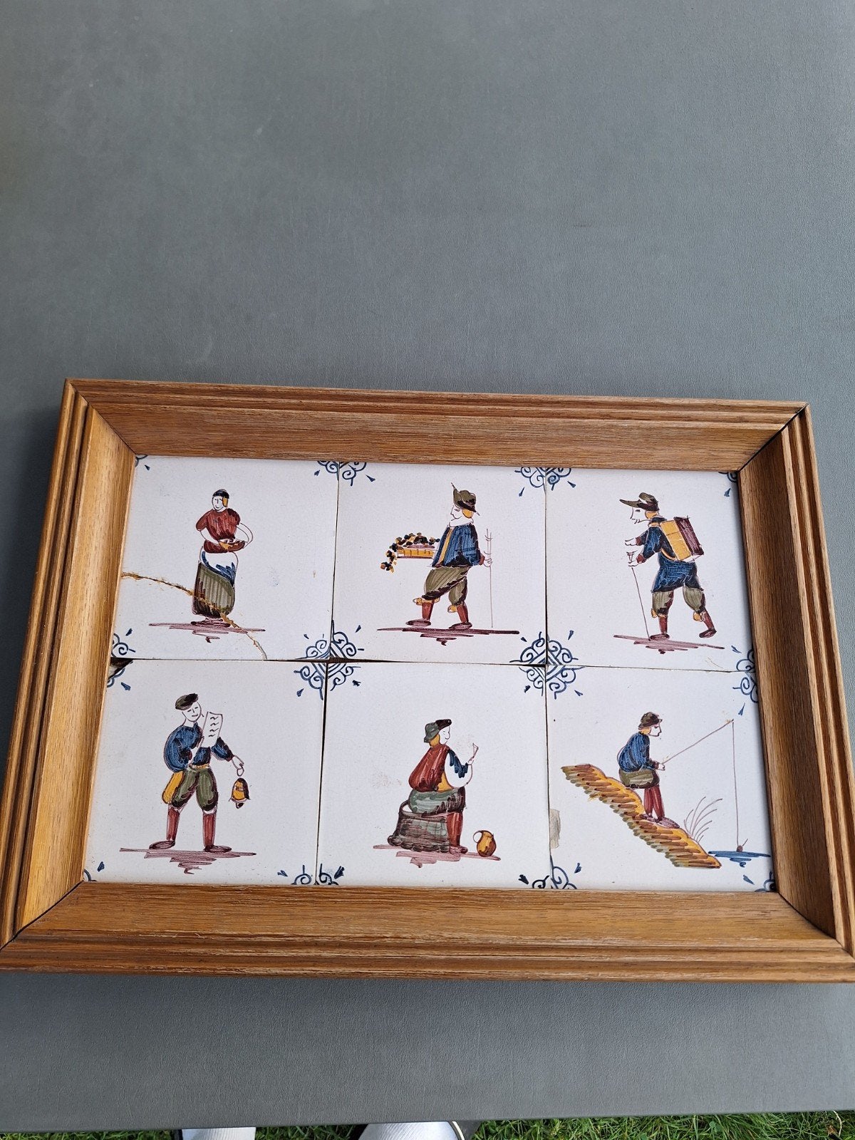Antieke Delfts Blauw stijl tegeltableau met volksfiguren, Ophalen of Verzenden