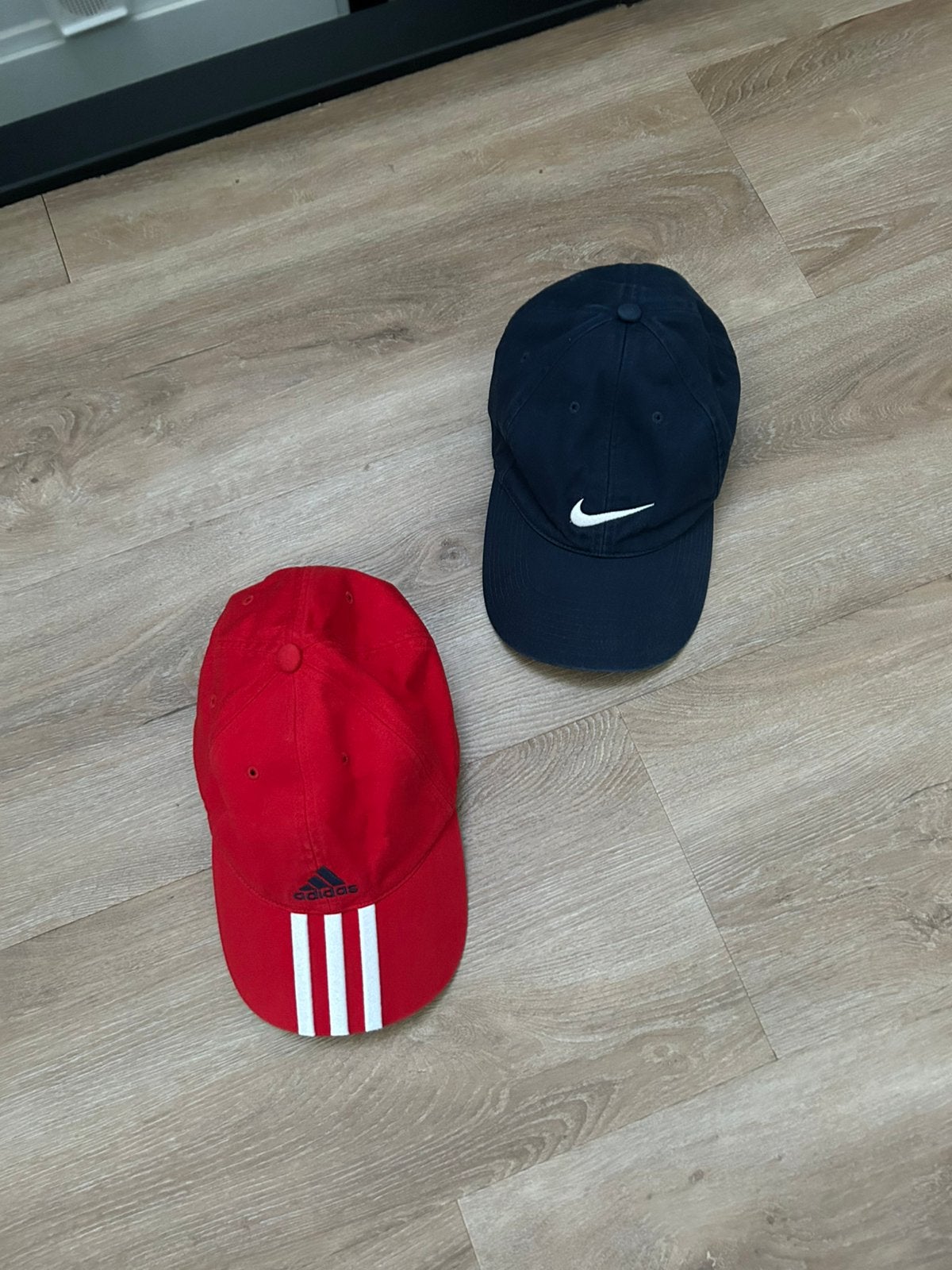 Adidas en een Nike pet (kinderen), Verzenden, Zo goed als nieuw