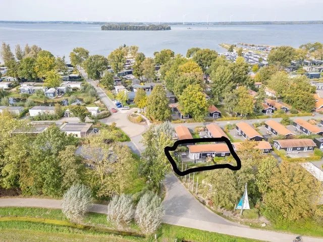 Foto 18 van EXCLUSIEF CHALET OP EIGEN GROND AAN HET VELUWEMEER