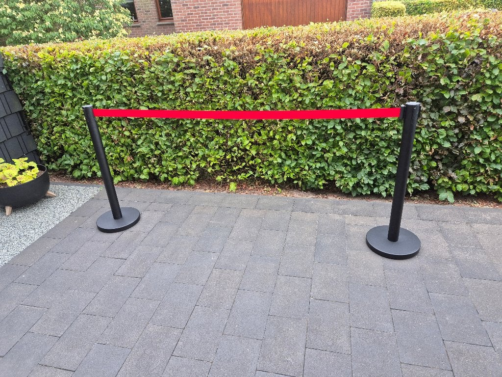 afzetpalen met rood lint per 2 stuks, Ophalen, Zo goed als nieuw
