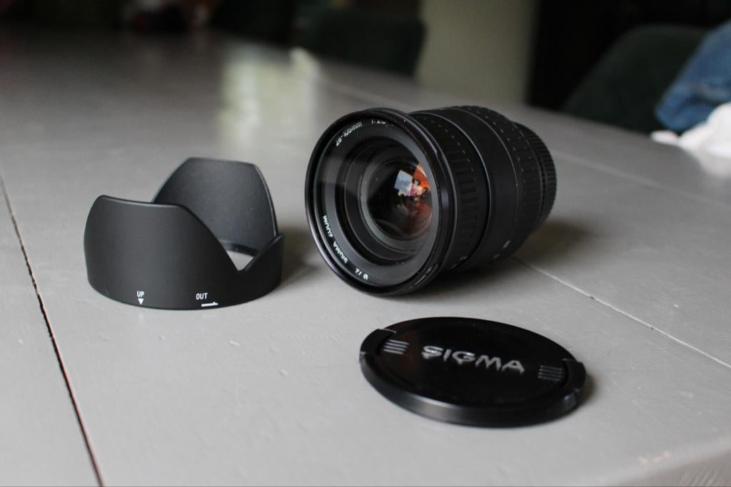 Sigma 28-105mm f/2.8 Aspherical lens, UV filter en zonnekap, Ophalen of Verzenden, Telelens, Zoom