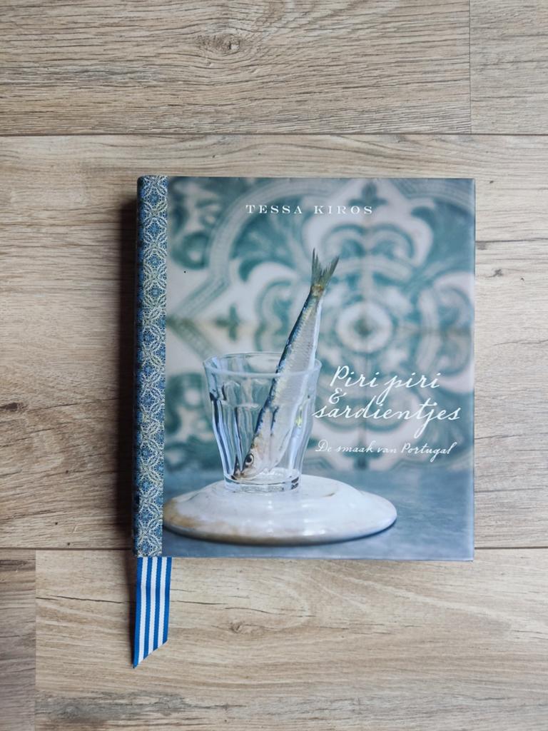 PIRI PIRI & SARDIENTJES, DE SMAAK VAN PORTUGAL, TESSA KIROS., Nieuw, Ophalen of Verzenden, Overige gebieden, Hoofdgerechten