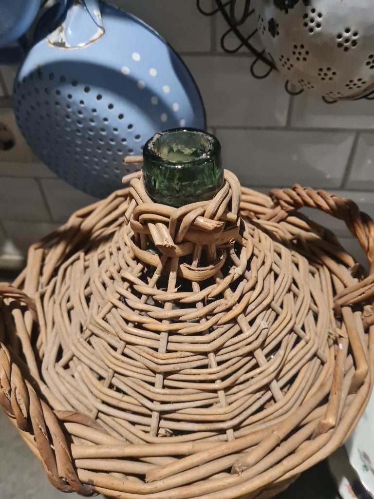 Antieke gistfles in rieten mand, Ophalen of Verzenden