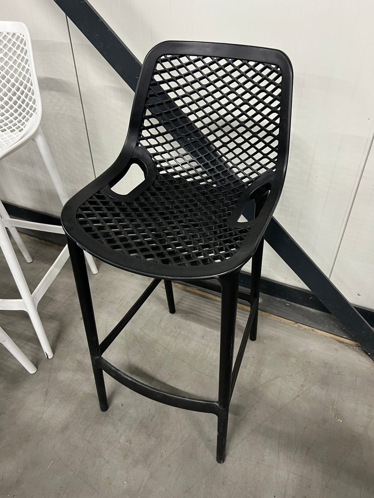 Zwarte kunststof barkruk met rugleuning 3 stuks, Ophalen, Gebruikt, Kunststof