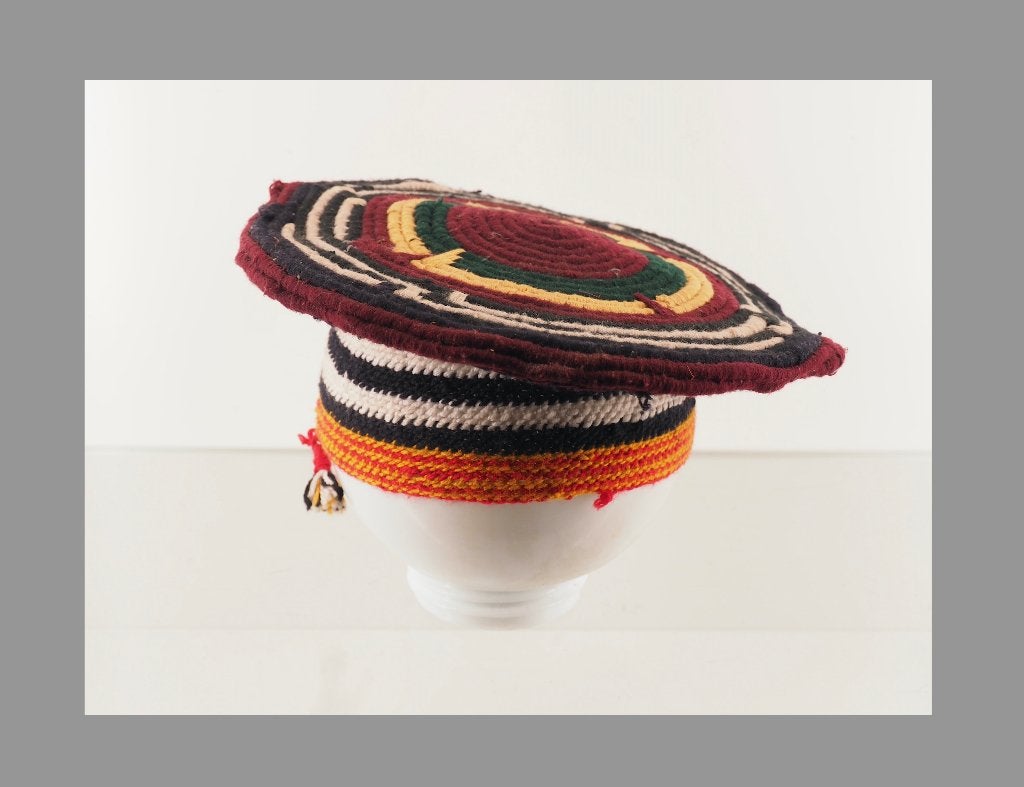 Origineel Bamileke hoofddeksel Kameroen (251107-01), Ophalen of Verzenden, Maat 34 (XS) of kleiner, Muts, Onbekend